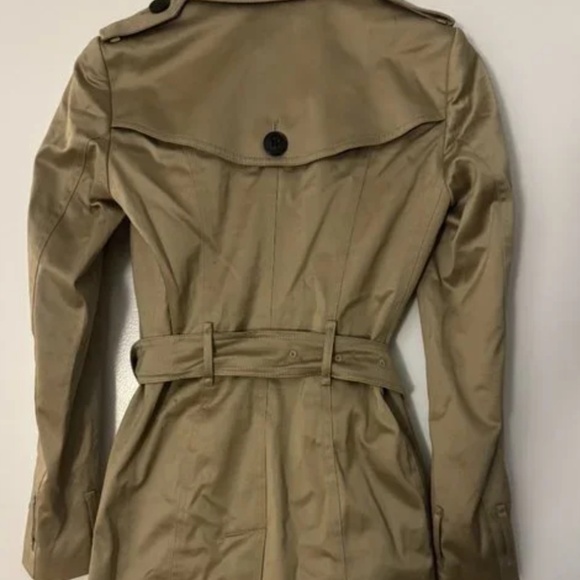 Burberry Trench - Picture 5 of 5